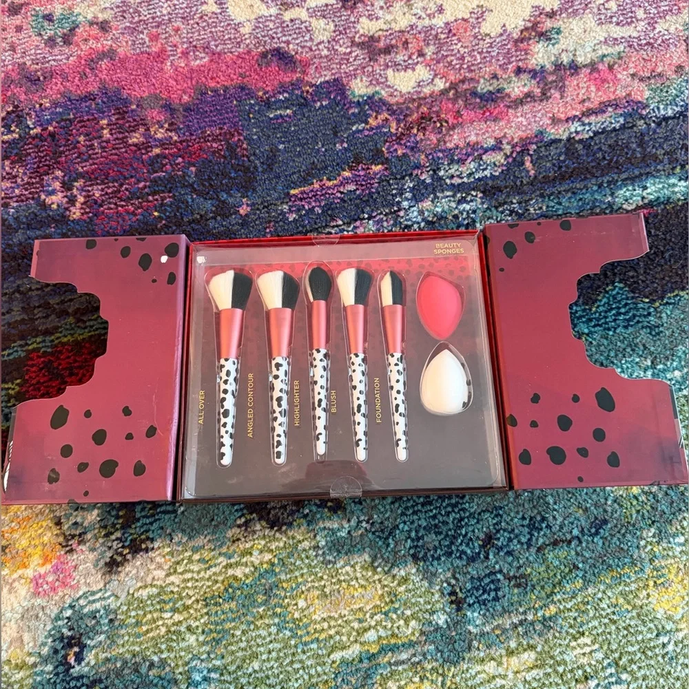 Disney Villains Cruella Deville Brush Set Beauty Blender Makeup Brushes NEW